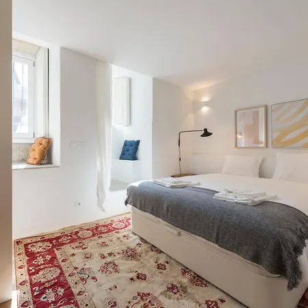 Classy & Stylish Duplex Apartment *